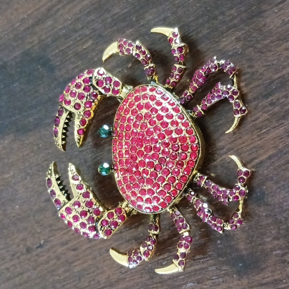 Heidi Daus Queen Crab Crystal Brooch Pen red/orange  gold tone green eyes